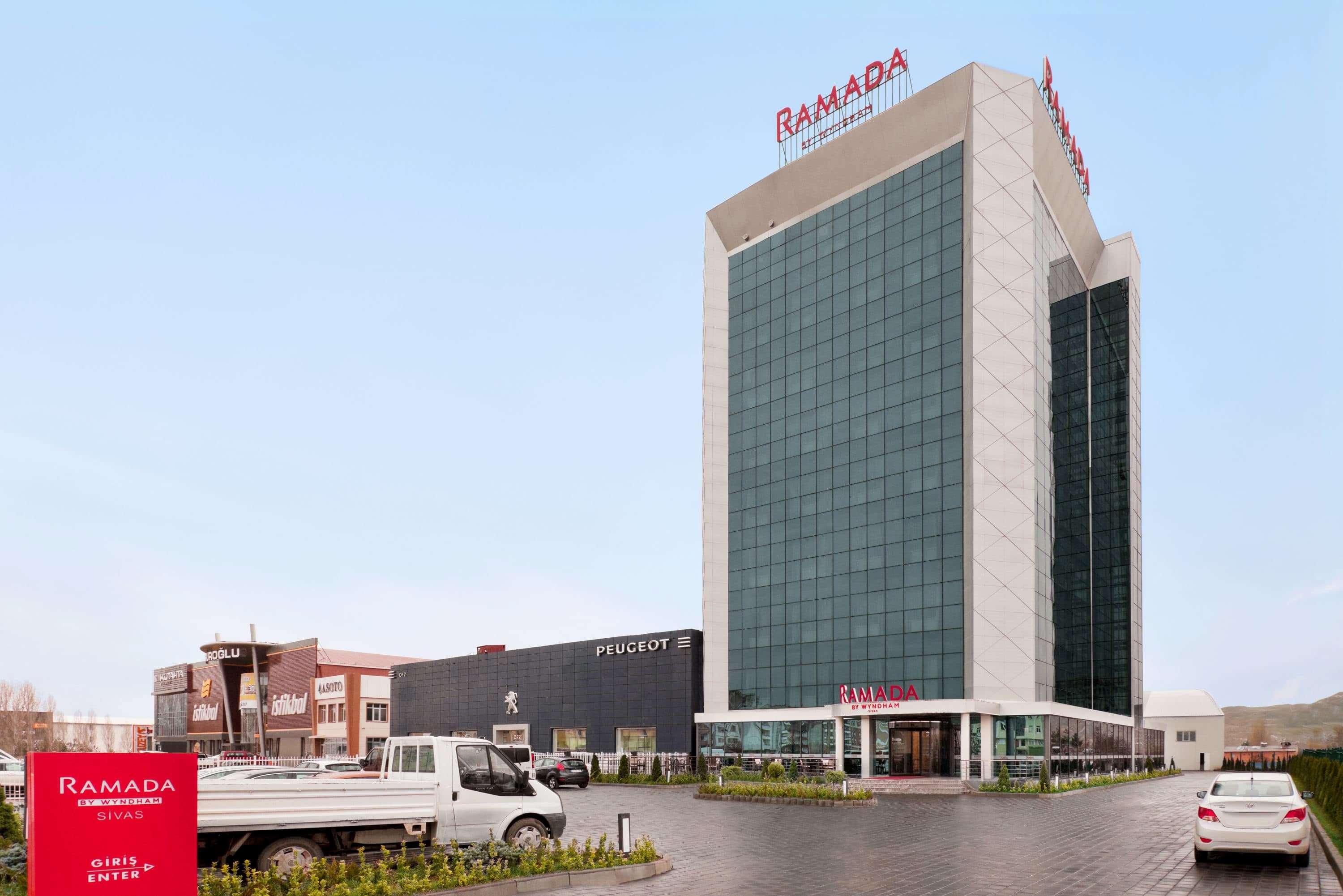 מלון Ramada By Wyndham סיבס מראה חיצוני תמונה