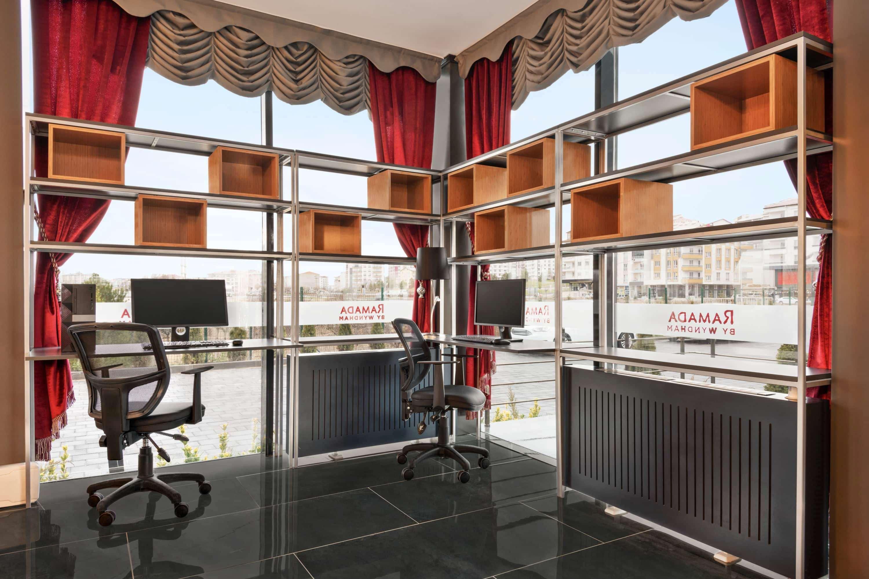 מלון Ramada By Wyndham סיבס מראה חיצוני תמונה