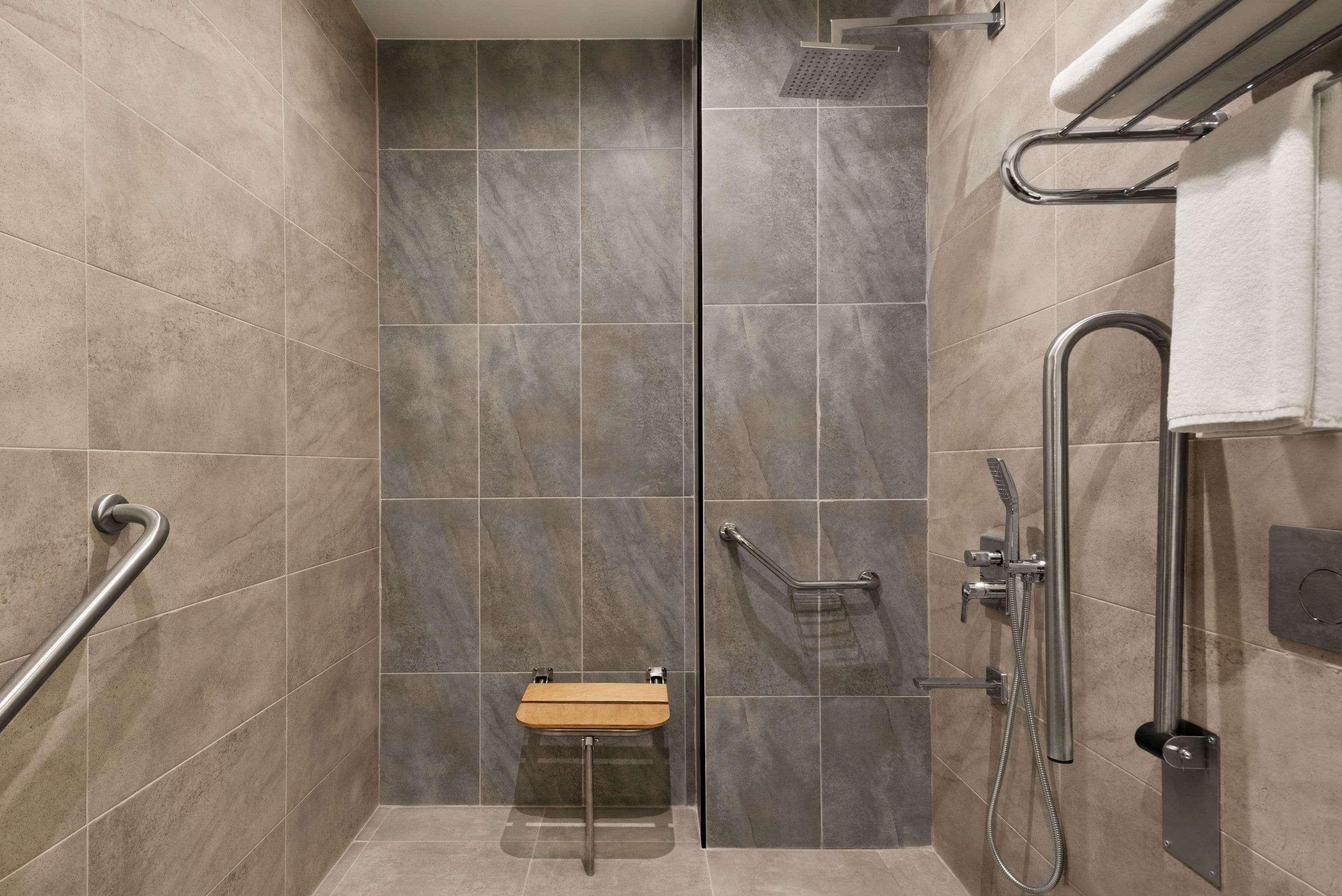 מלון Ramada By Wyndham סיבס מראה חיצוני תמונה