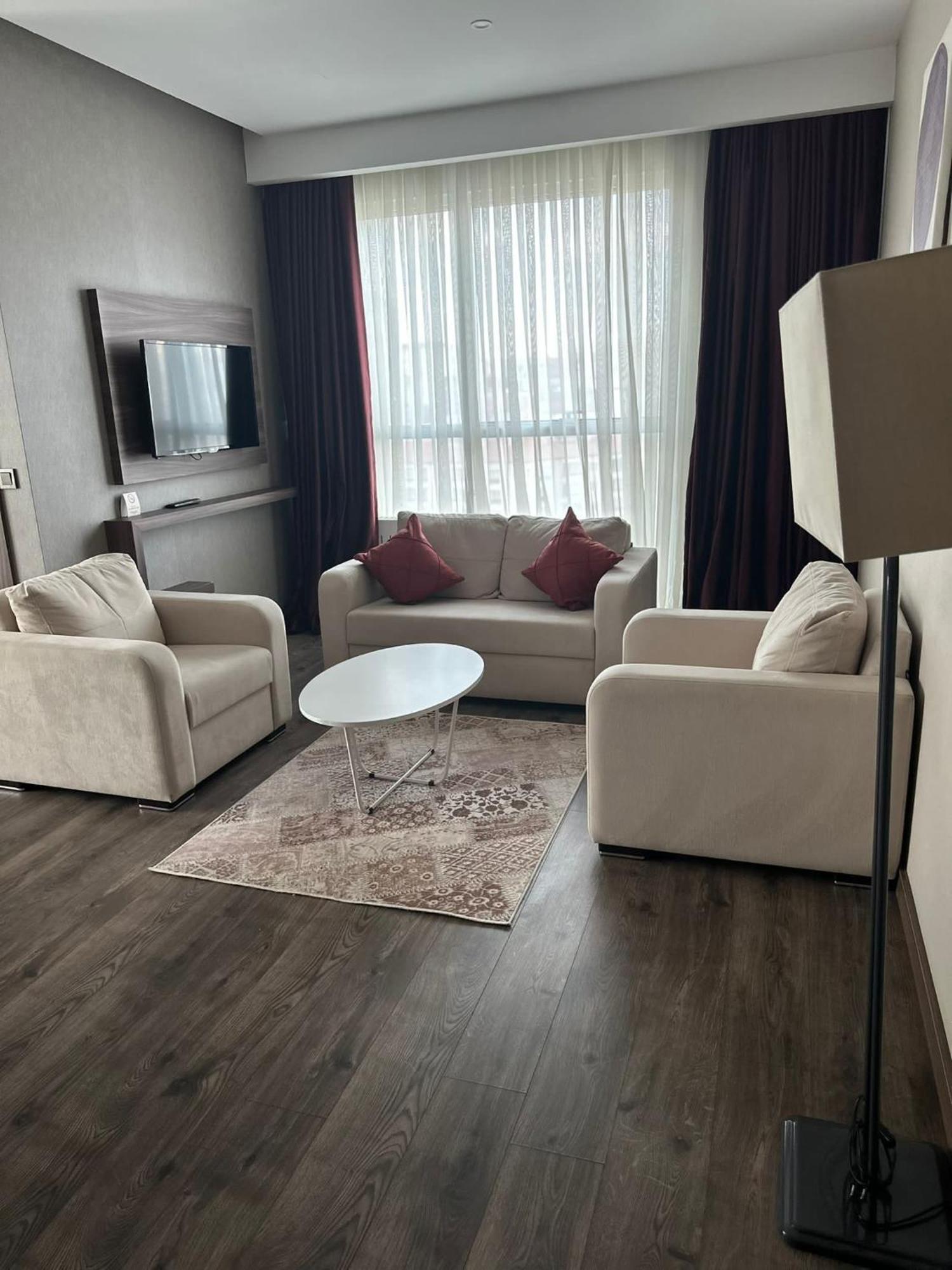 מלון Ramada By Wyndham סיבס מראה חיצוני תמונה