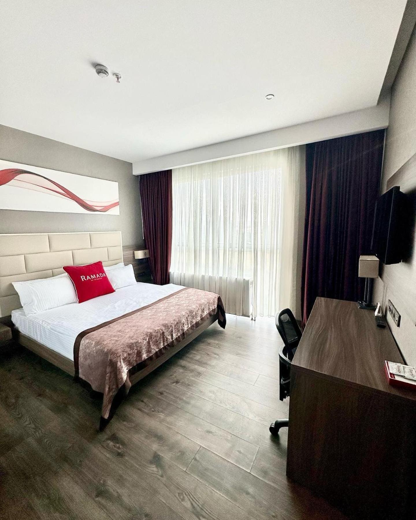 מלון Ramada By Wyndham סיבס מראה חיצוני תמונה