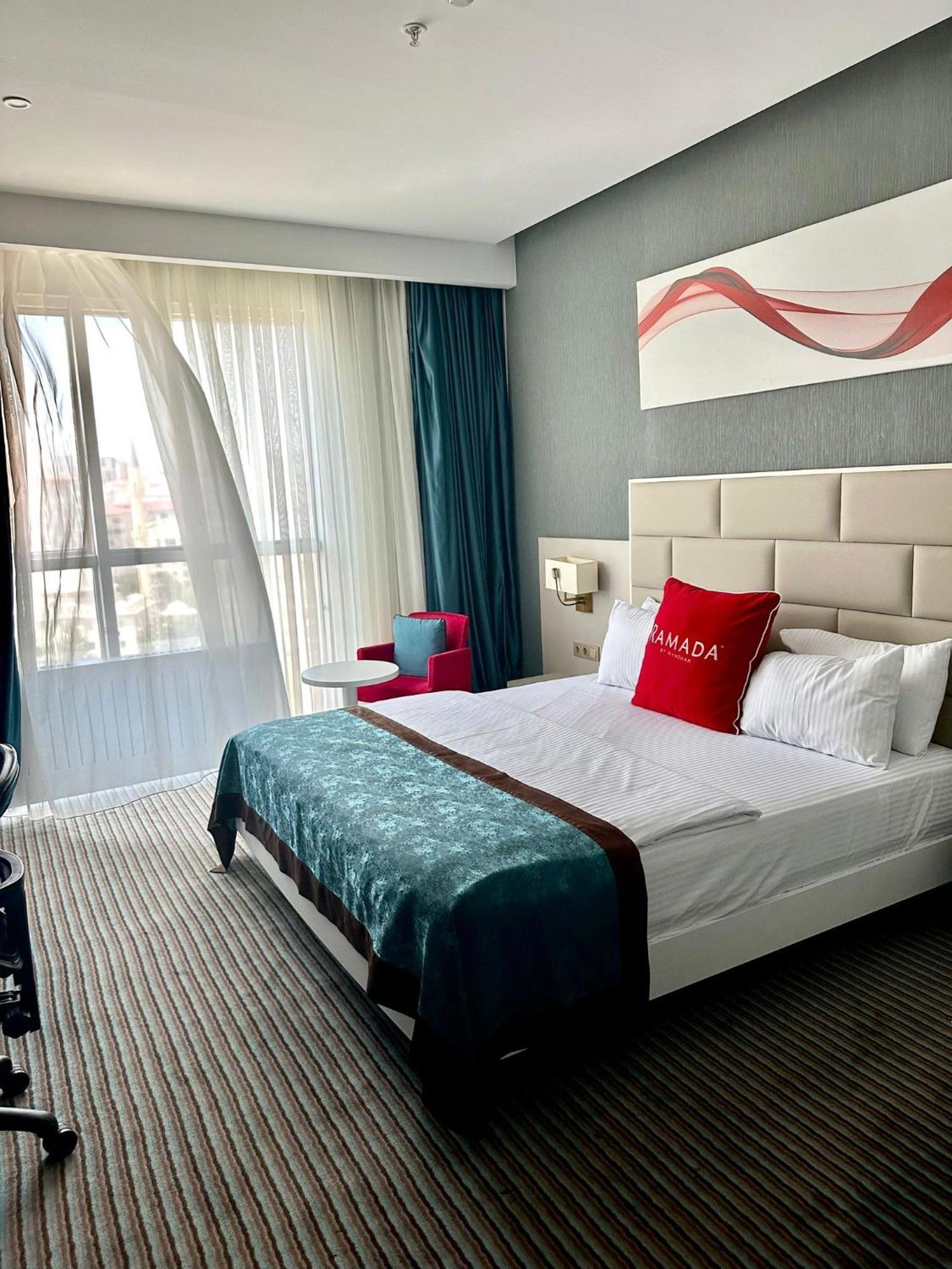 מלון Ramada By Wyndham סיבס מראה חיצוני תמונה