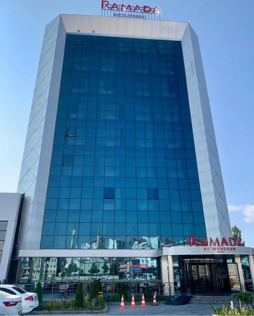 מלון Ramada By Wyndham סיבס מראה חיצוני תמונה