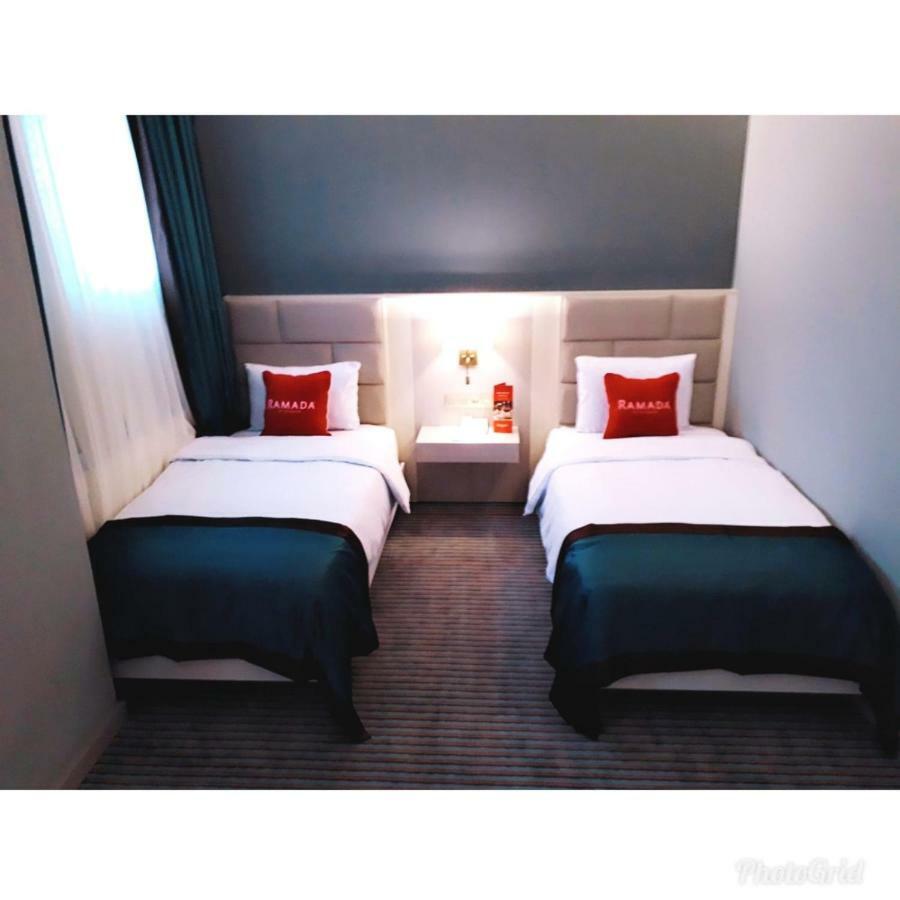 מלון Ramada By Wyndham סיבס מראה חיצוני תמונה